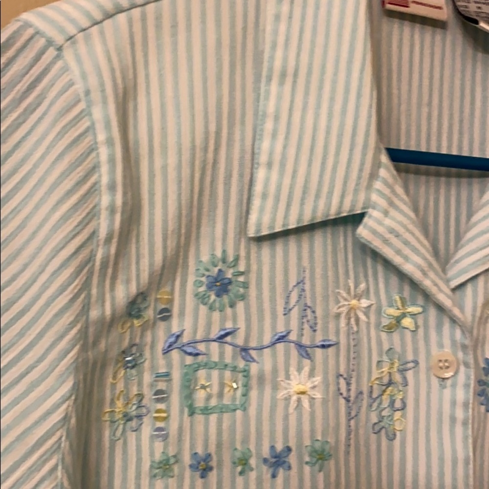 Sz Medium turquoise & white blouse